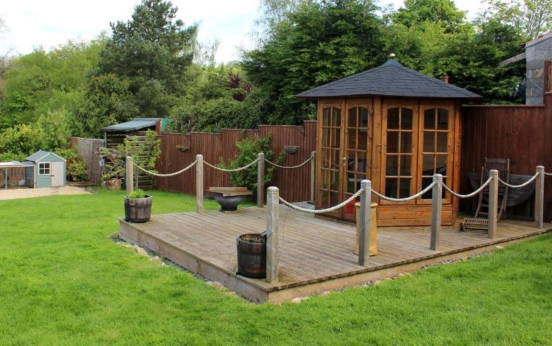 How Different Roof Pitch and Shape Affect Material Selection and Installation Methods